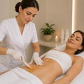 Professionelles Sugaring am Bauch in Baar, Zug. Sanfte Haarentfernung mit natürlicher Zuckerpaste für glatte und gepflegte Haut.