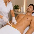 Professionelles Sugaring am Bauch in Baar, Zug. Sanfte Haarentfernung mit natürlicher Zuckerpaste für glatte und gepflegte Haut.