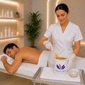 Professionelles Sugaring des Gesäßes für Herren in Baar, Zug. Sanfte Haarentfernung mit natürlicher Zuckerpaste für glatte und gepflegte Haut.